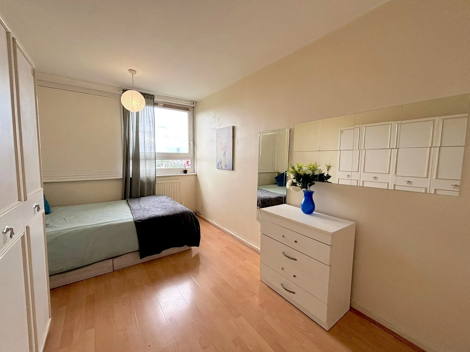 Double room near 46 Ingram House, Daling Way